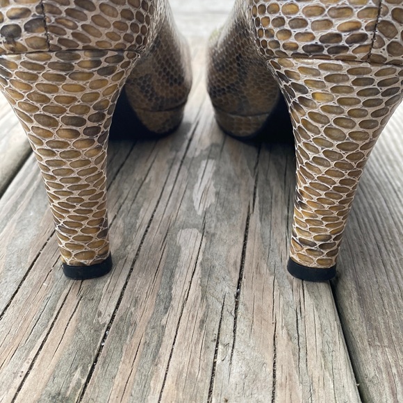 Stuart Weitzman Logo Plainfield Snakeskin Print Leather Peep Toe Heels, 8 - Picture 6 of 14